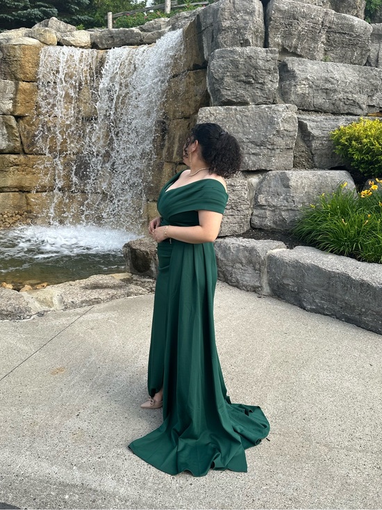 Dresses & Skirts - Women’s Elegant Off-Shoulder Emerald Green Evening Gown with High Slit size XL